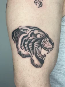 Jess - Old School - Blackwork - Tradicional 1