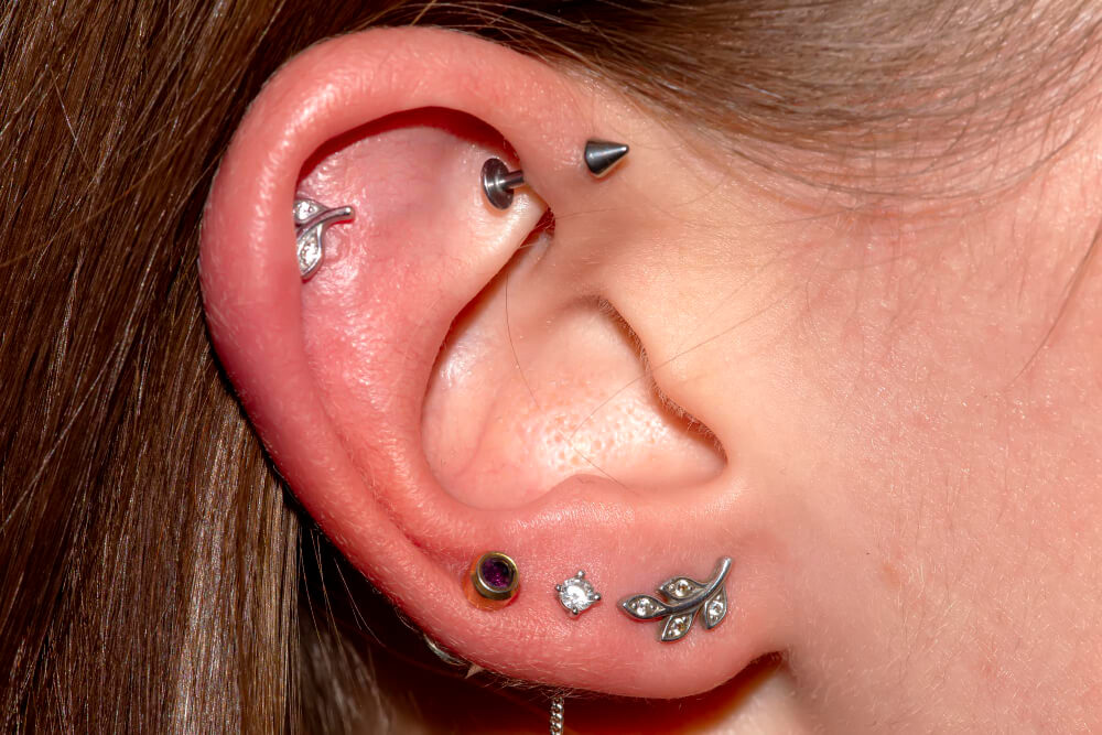 tipos de piercings en la oreja